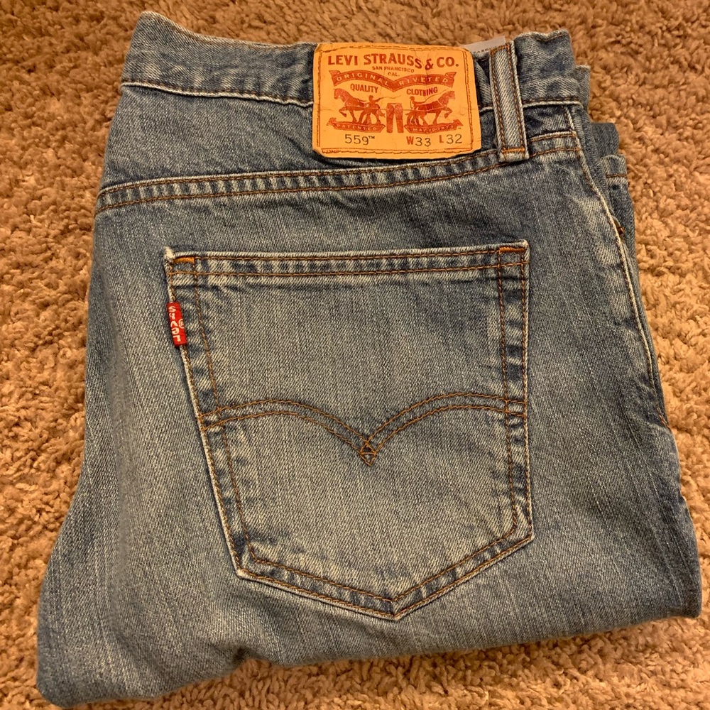 Levi's 559 Relaxed Straight Leg Men's size 33x32 Light Wash Blue Jeans